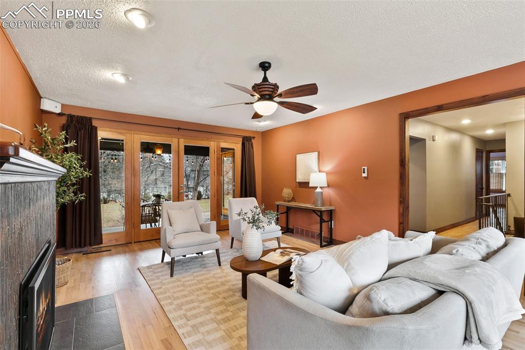 Image 11 of 44: Living Room