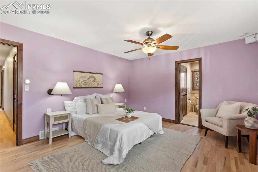 Image 22 of 44: Bedroom