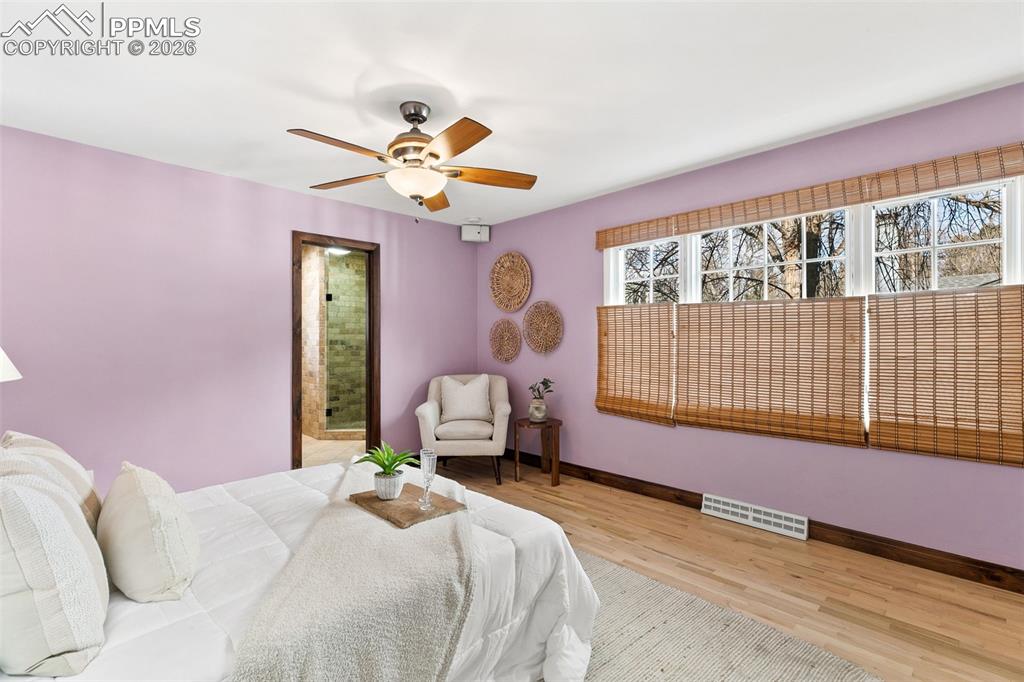 Image 24 of 44: Bedroom