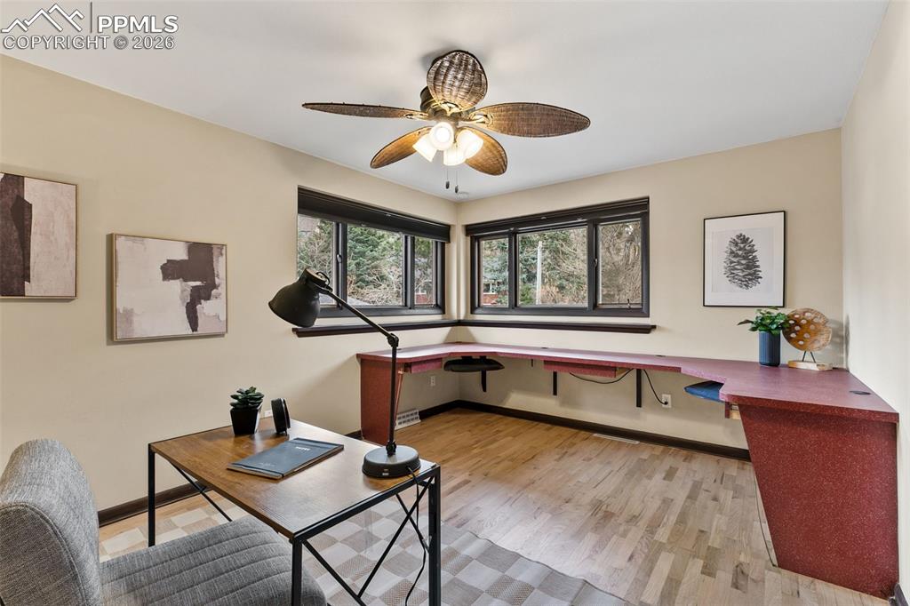 Image 29 of 44: Office