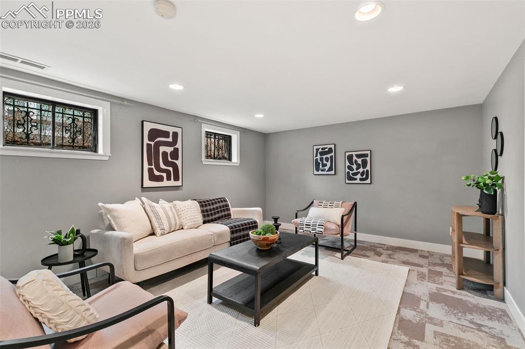 Image 32 of 44: Living Room