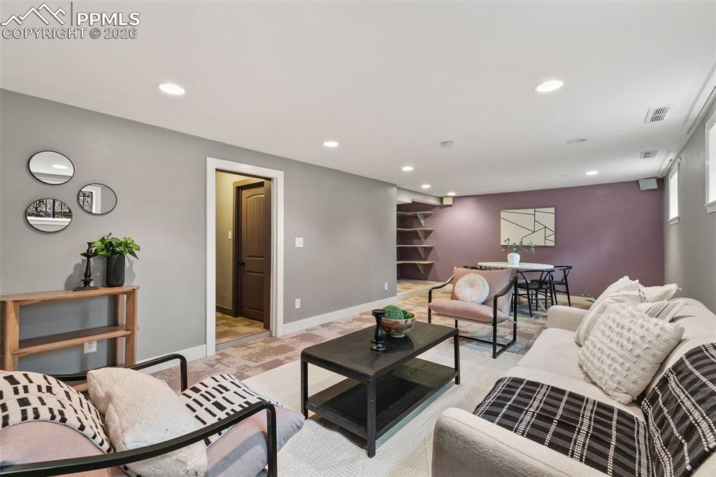 Image 33 of 44: Living Room