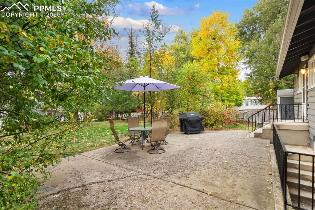 Image 40 of 44: Patio