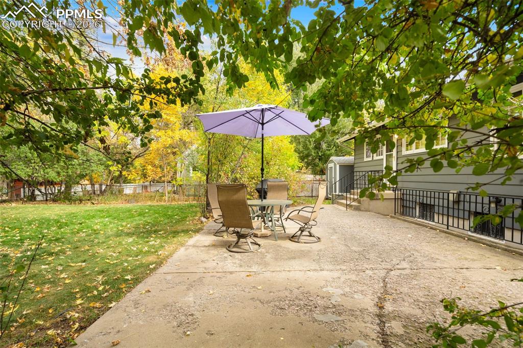 Image 41 of 44: Patio