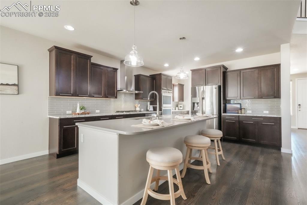 Image 10 of 50: Kitchen