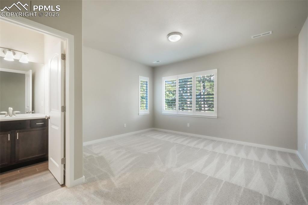 Image 19 of 50: Upper Level Junior Suite