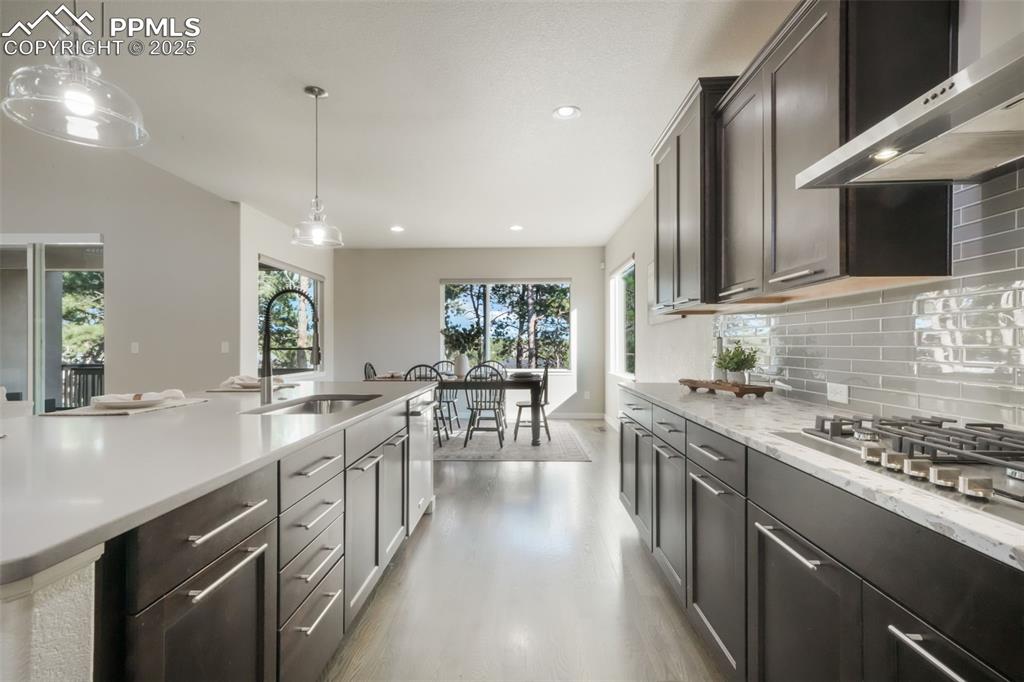 Image 9 of 50: Kitchen