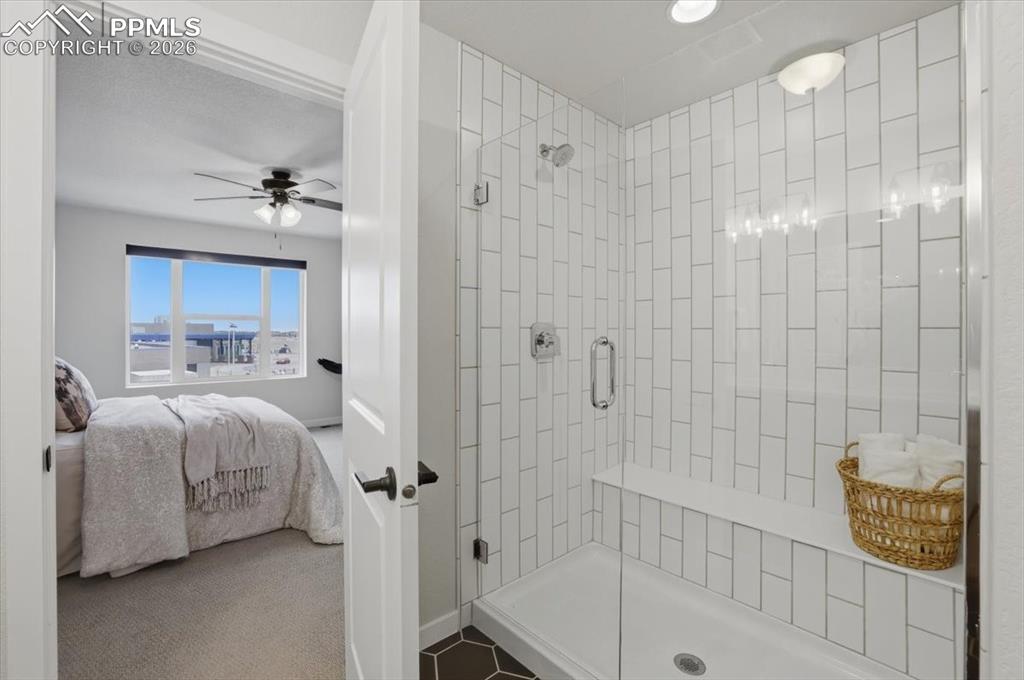 Image 22 of 35: Bathroom