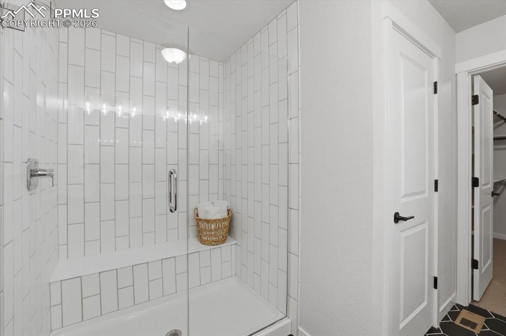 Image 23 of 35: Bathroom