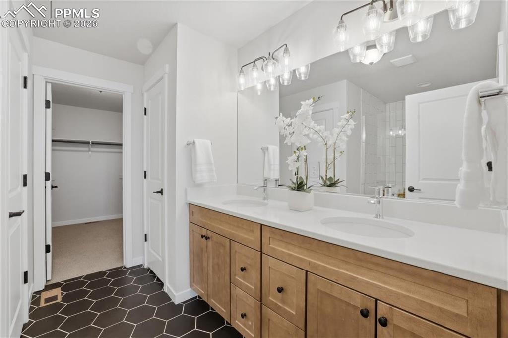 Image 24 of 35: Bathroom