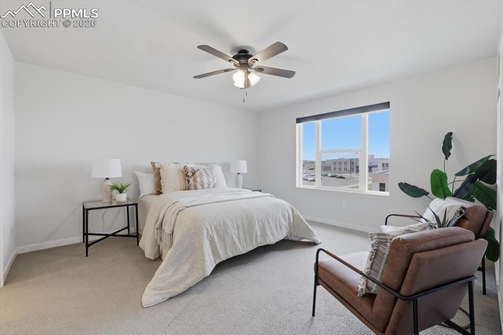 Image 25 of 35: Bedroom