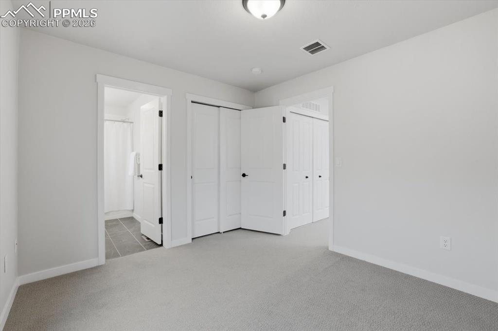 Image 29 of 35: Bedroom