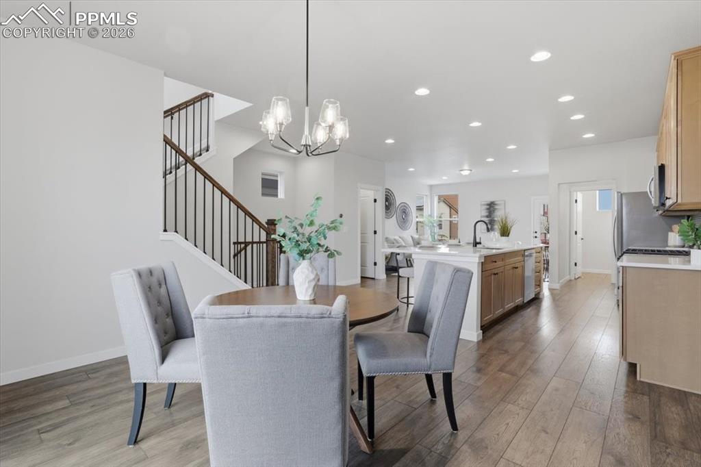 Image 3 of 35: Dining Area