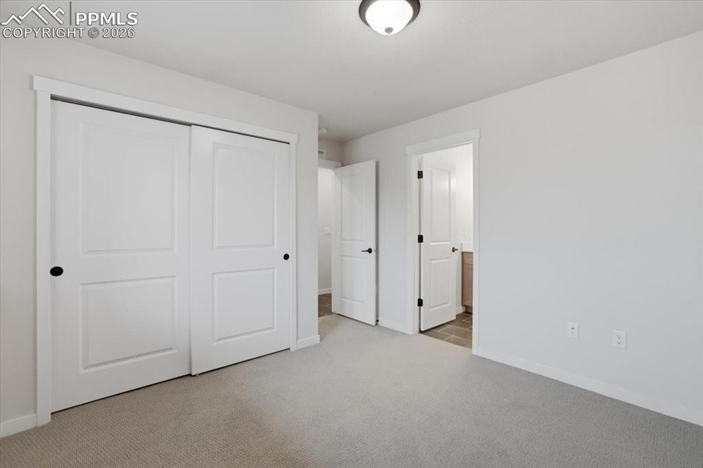 Image 31 of 35: Bedroom