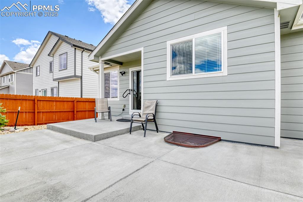 Image 38 of 42: 26x14 patio