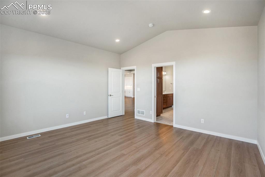 Image 12 of 33: Bedroom