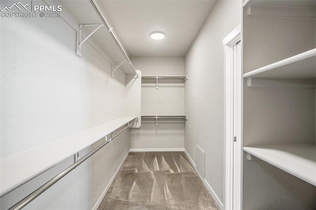 Image 15 of 33: Closet