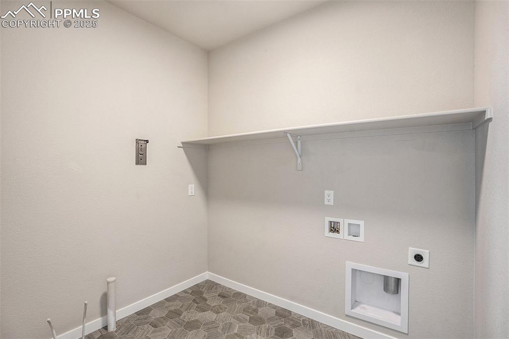 Image 16 of 33: Laundry