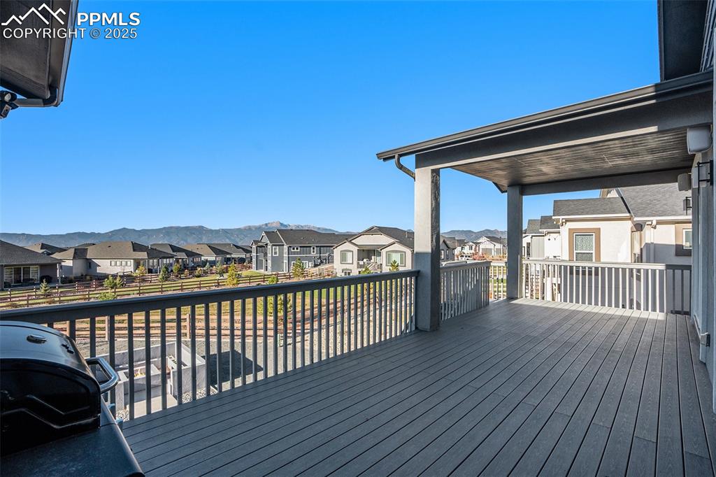 Image 24 of 33: Deck