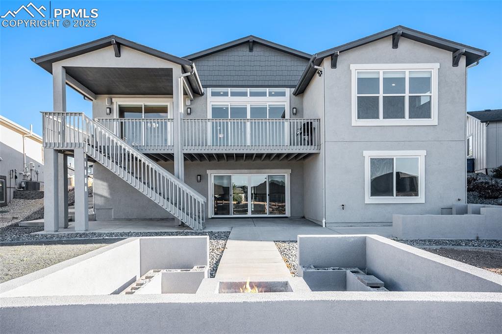 Image 26 of 33: Back of Structure