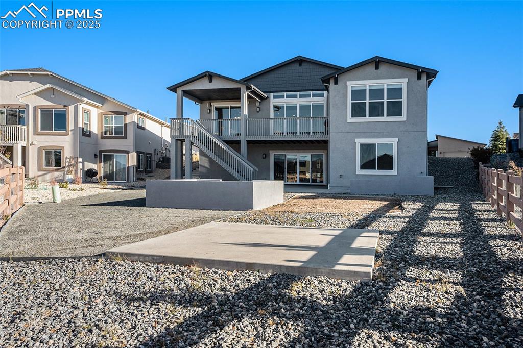 Image 28 of 33: Back of Structure