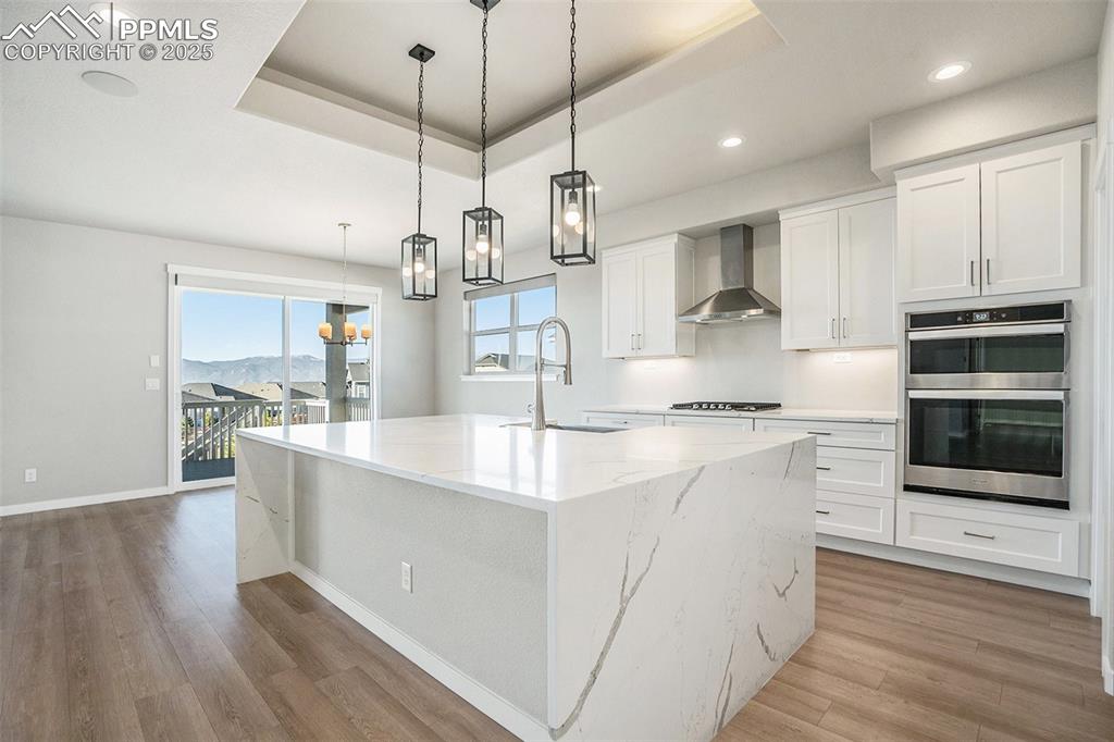 Image 3 of 33: Kitchen