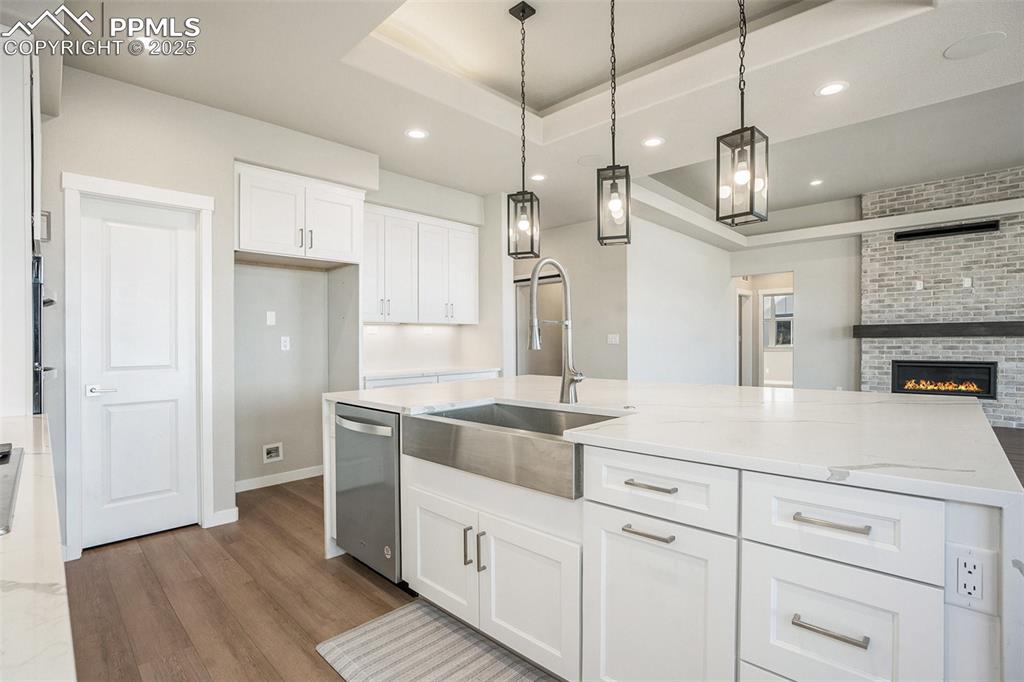 Image 4 of 33: Kitchen