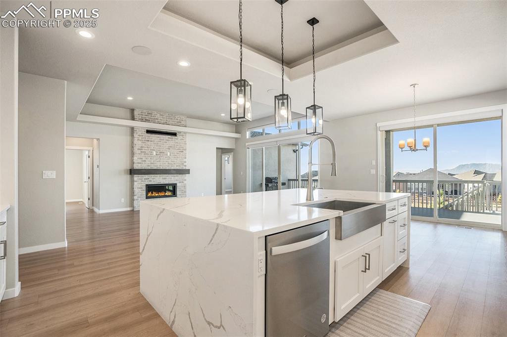 Image 5 of 33: Kitchen