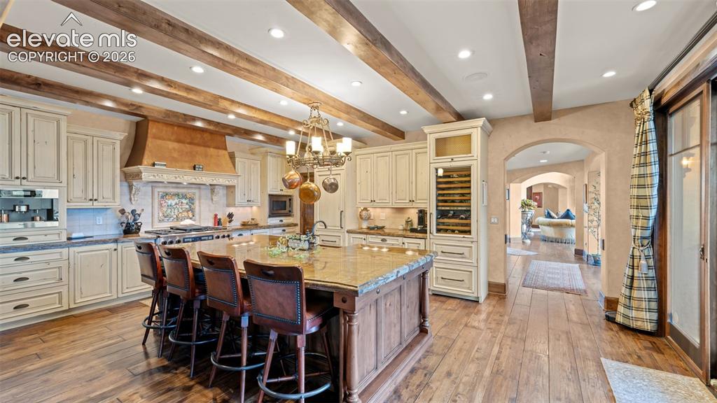 Image 17 of 49: Dining Area