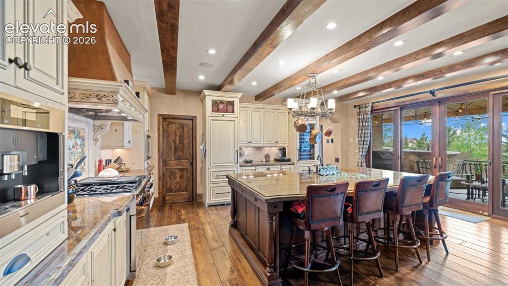 Image 18 of 49: Dining Area