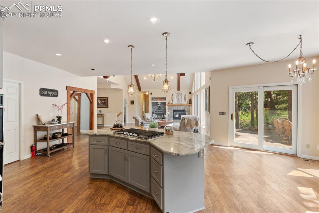 Image 13 of 49: Kitchen