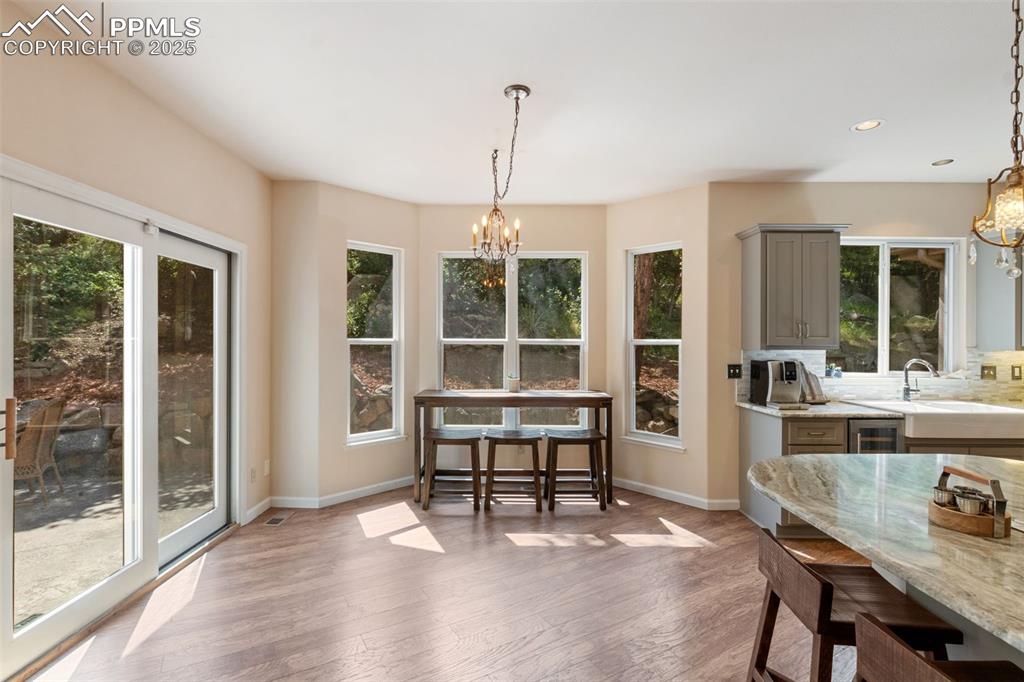 Image 14 of 49: Dining Area