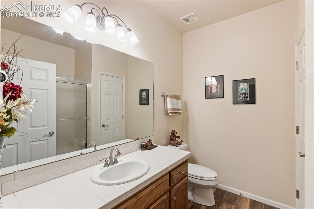 Image 37 of 49: Bathroom