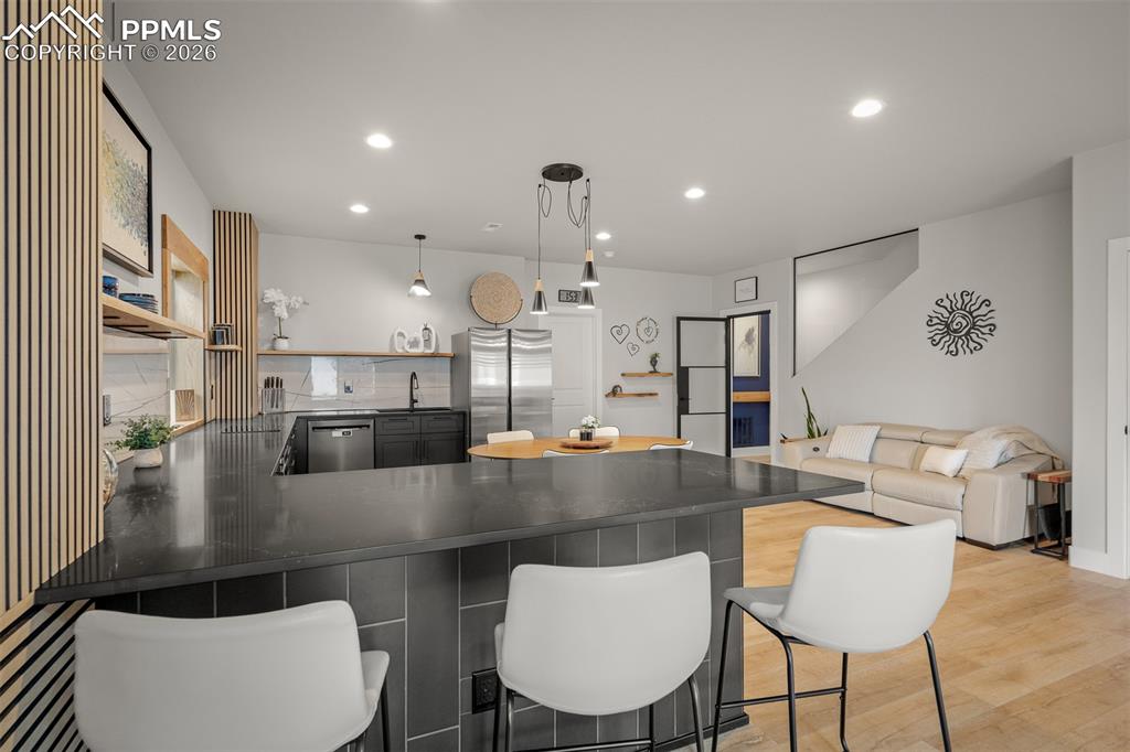 Image 10 of 50: Kitchen