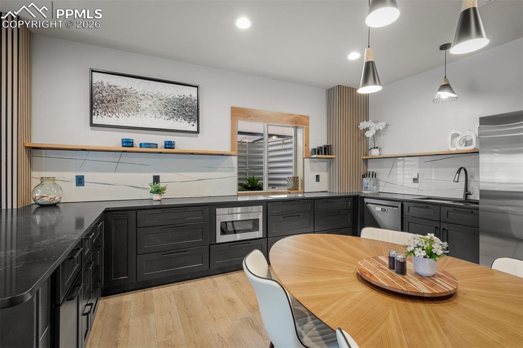 Image 11 of 50: Kitchen