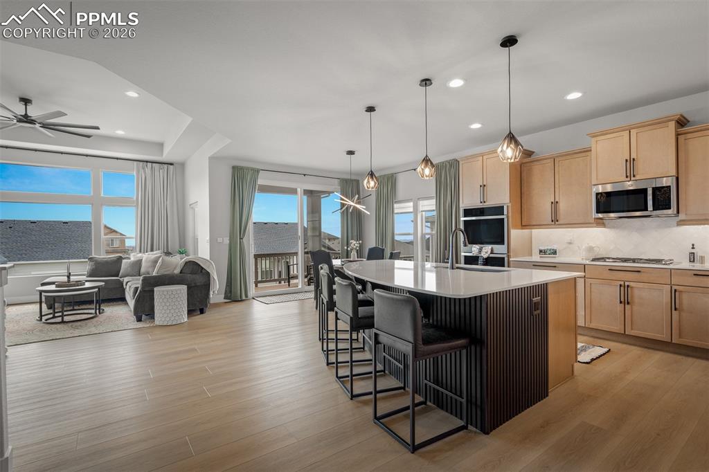 Image 20 of 50: Kitchen