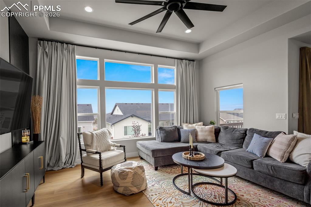 Image 29 of 50: Living Room