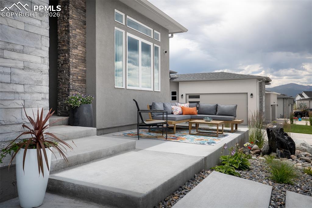 Image 3 of 50: Patio