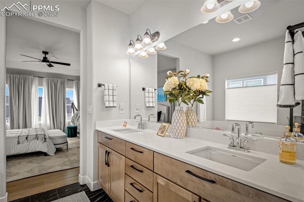 Image 36 of 50: Bathroom