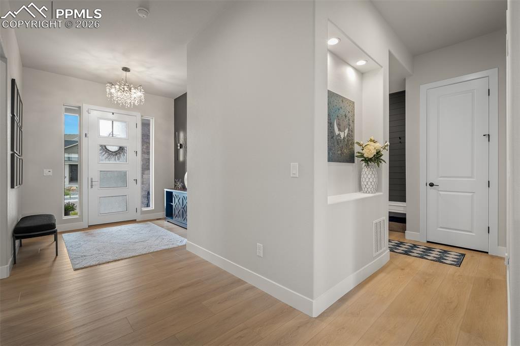 Image 5 of 50: Entry