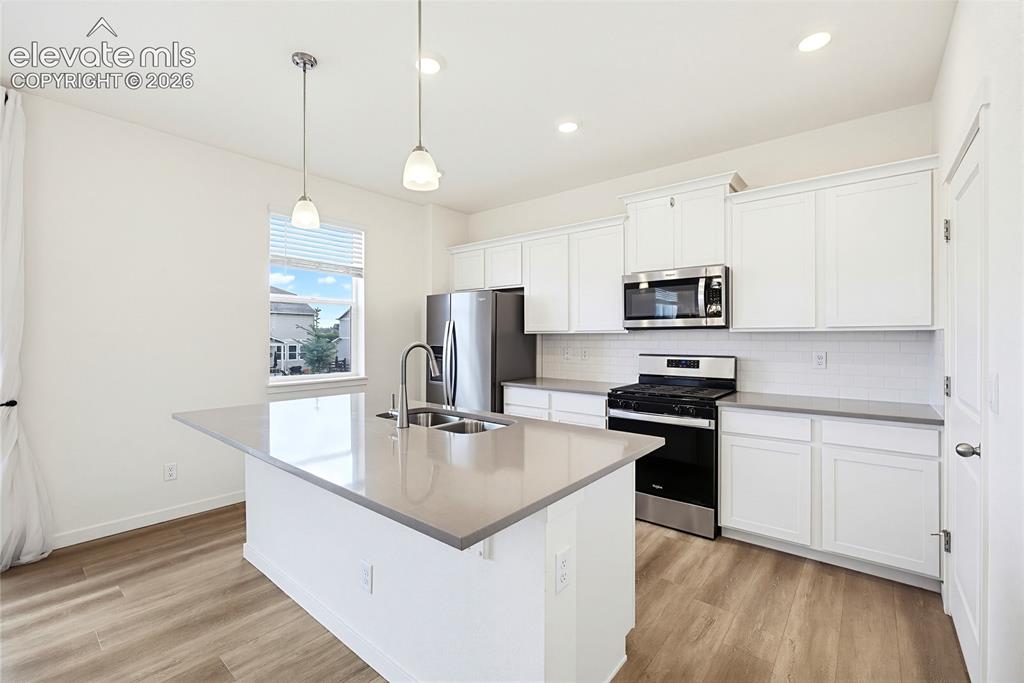 Image 13 of 37: Kitchen