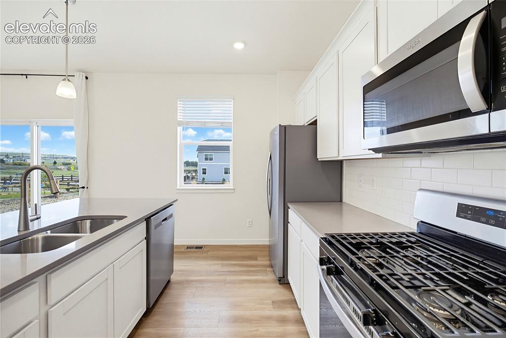 Image 15 of 37: Kitchen