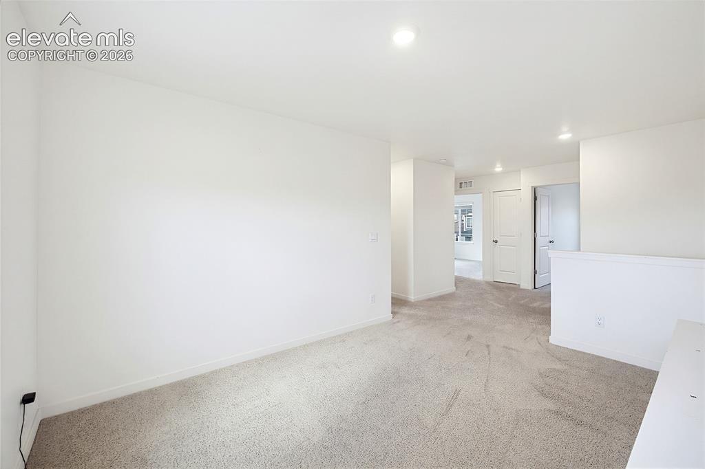 Image 18 of 37: Loft