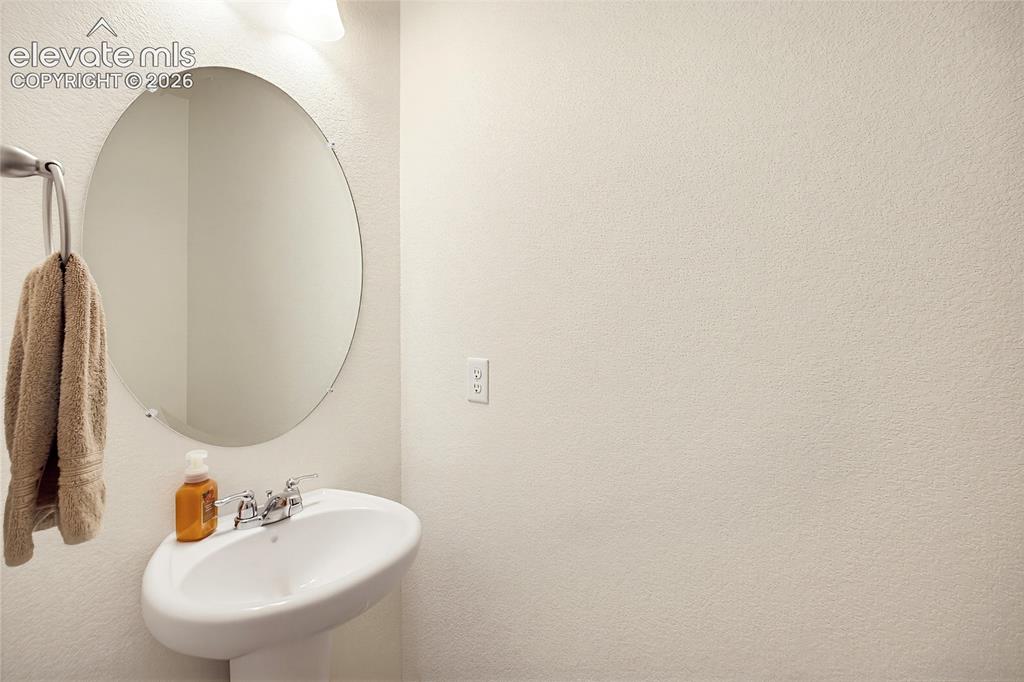 Image 7 of 37: Bathroom