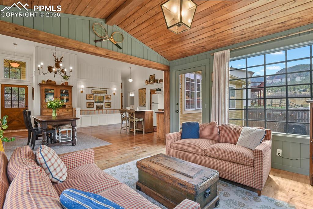 Image 11 of 30: Living Room