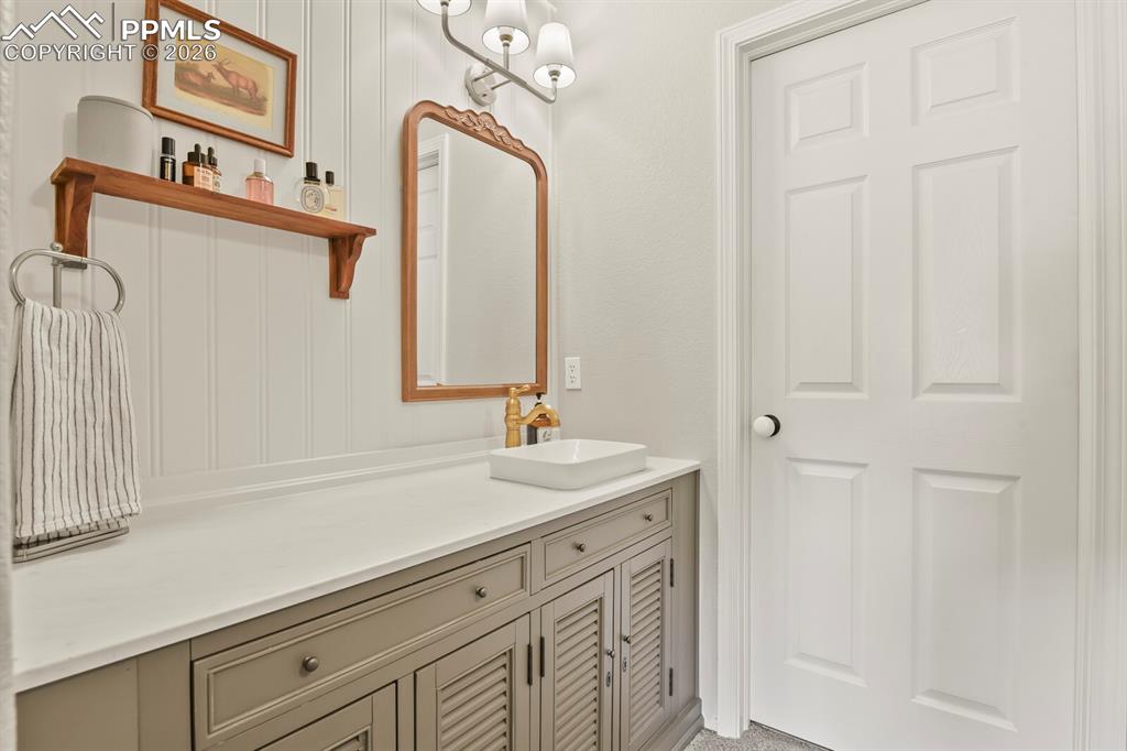 Image 14 of 30: Bathroom