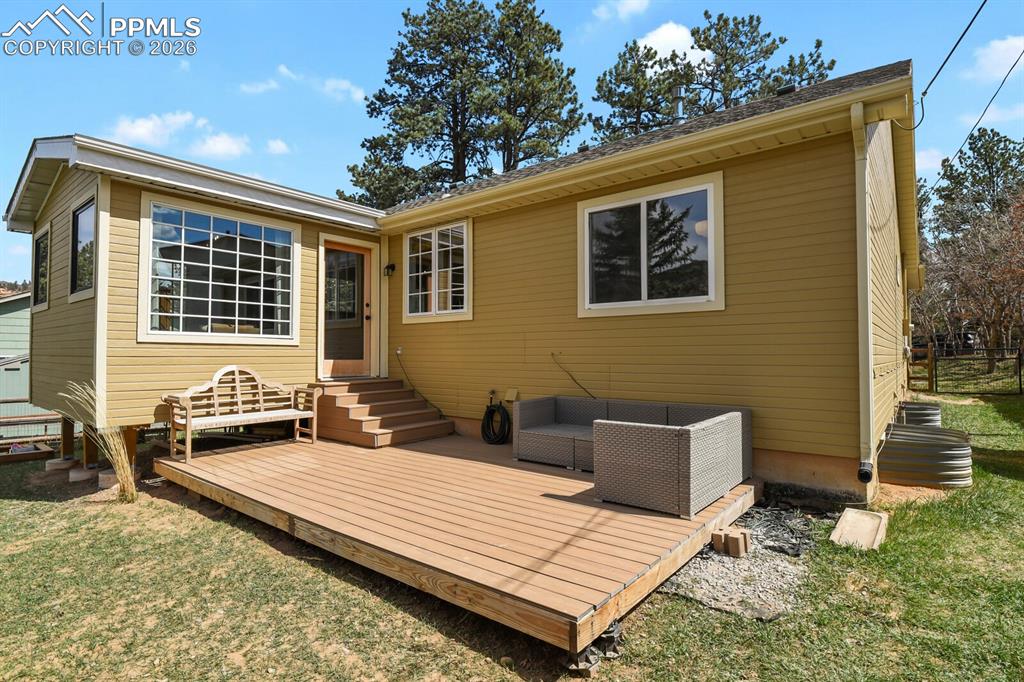 Image 26 of 30: Back of Structure