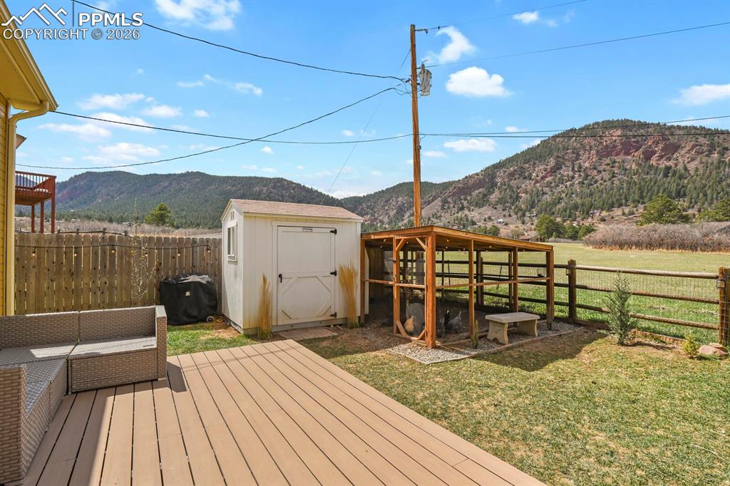 Image 27 of 30: Deck