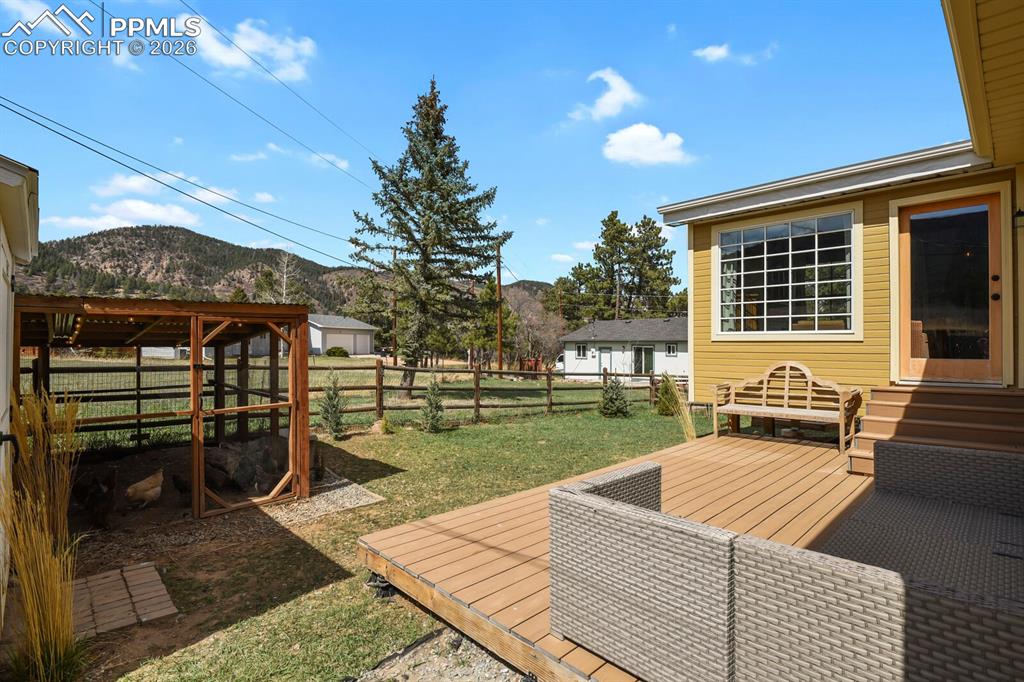 Image 28 of 30: Deck