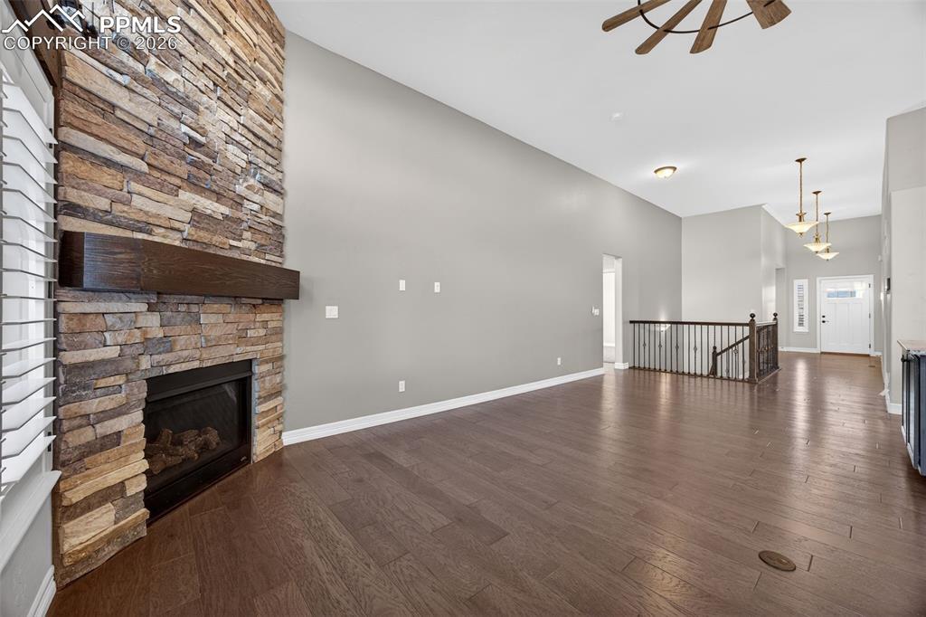 Image 13 of 48: Living Room